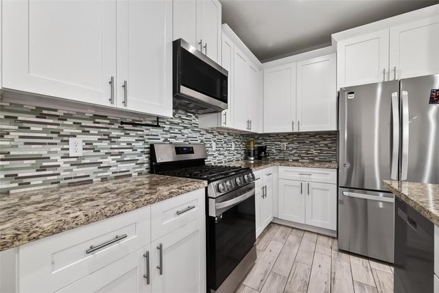 1411 Featherstone Street B, Houston, TX 77020