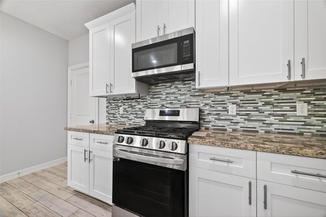 1411 Featherstone Street B, Houston, TX 77020