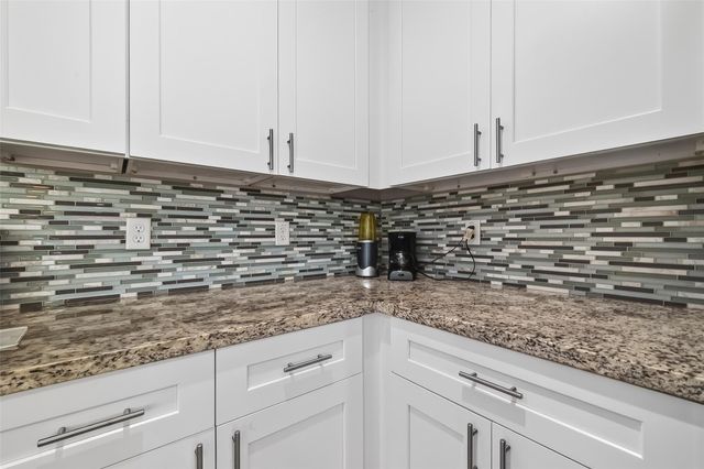 1411 Featherstone Street B, Houston, TX 77020