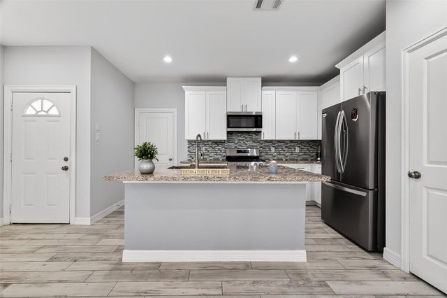 1411 Featherstone Street B, Houston, TX 77020