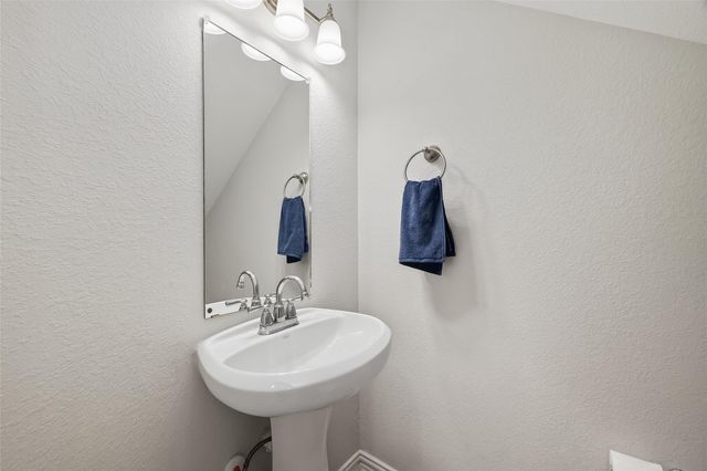 1411 Featherstone Street B, Houston, TX 77020