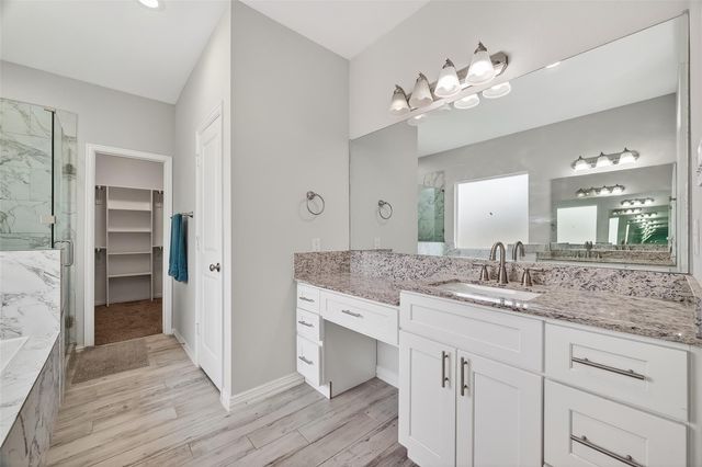 1411 Featherstone Street B, Houston, TX 77020