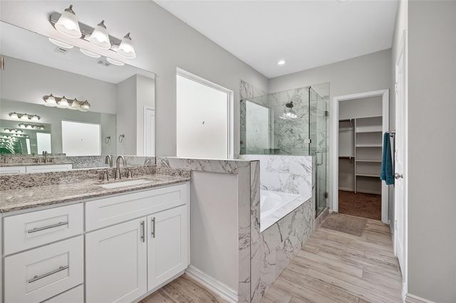 1411 Featherstone Street B, Houston, TX 77020