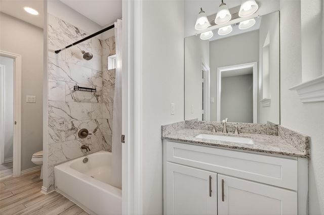 1411 Featherstone Street B, Houston, TX 77020