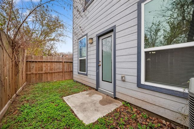 1411 Featherstone Street B, Houston, TX 77020