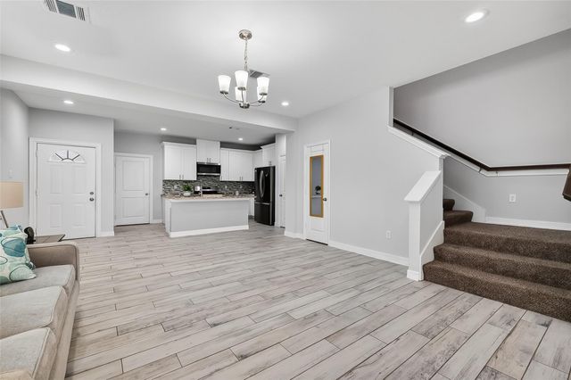 1411 Featherstone Street B, Houston, TX 77020