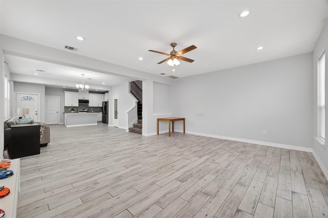 1411 Featherstone Street B, Houston, TX 77020