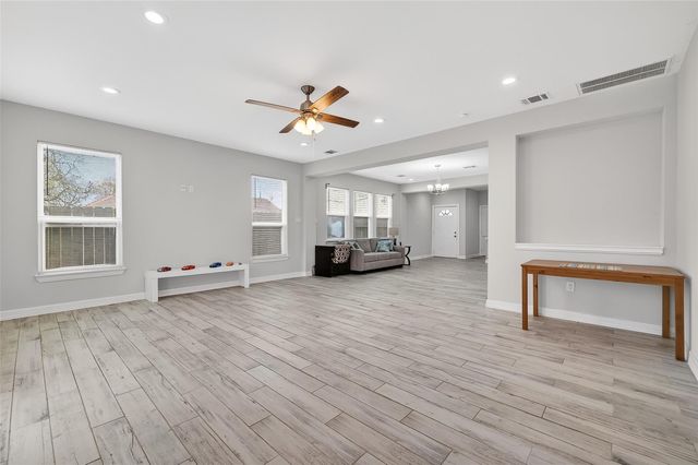 1411 Featherstone Street B, Houston, TX 77020