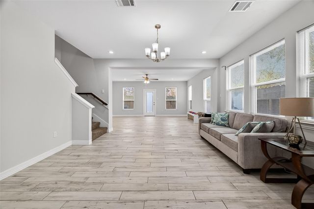 1411 Featherstone Street B, Houston, TX 77020