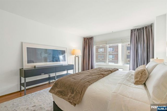 3219 City Place, Edgewater, NJ 07020