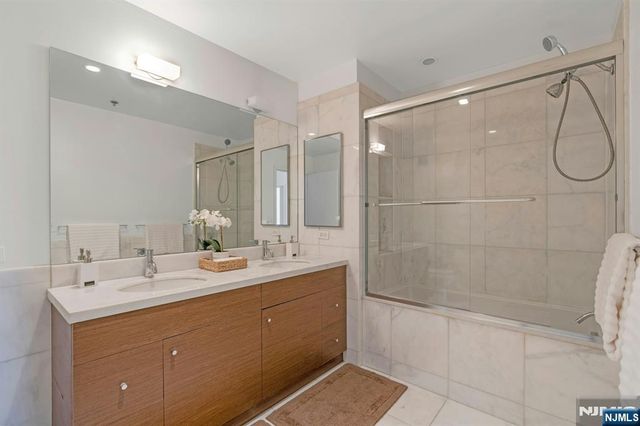 3219 City Place, Edgewater, NJ 07020