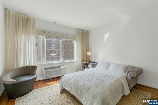 3219 City Place, Edgewater, NJ 07020