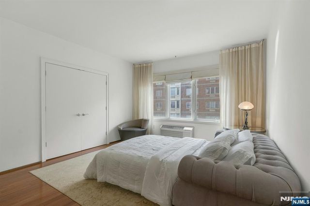 3219 City Place, Edgewater, NJ 07020