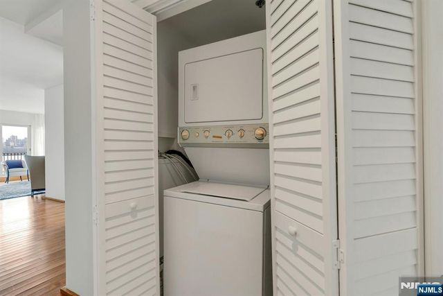 3219 City Place, Edgewater, NJ 07020