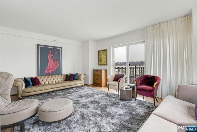 3219 City Place, Edgewater, NJ 07020