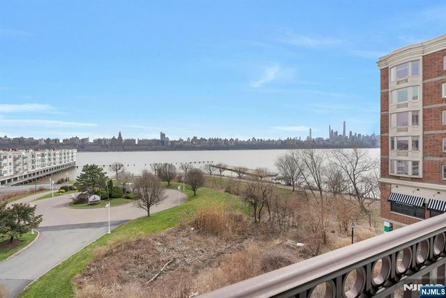 3219 City Place, Edgewater, NJ 07020