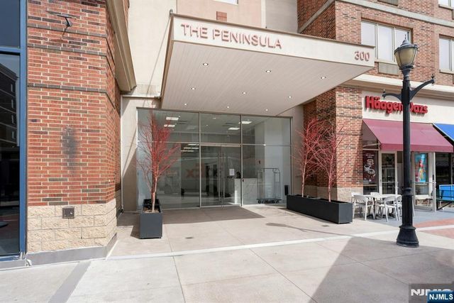 3219 City Place, Edgewater, NJ 07020