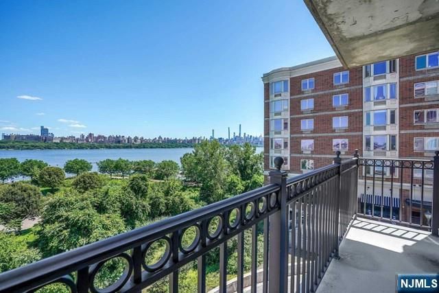 3219 City Place, Edgewater, NJ 07020