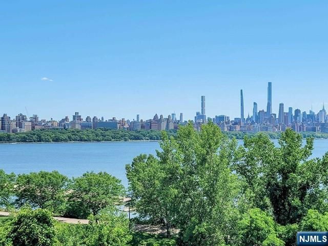 3219 City Place, Edgewater, NJ 07020