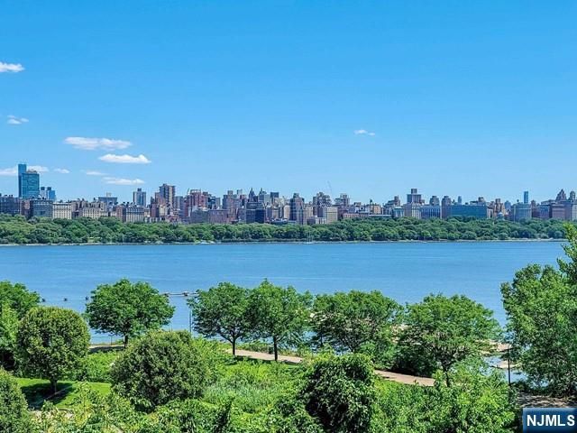 3219 City Place, Edgewater, NJ 07020