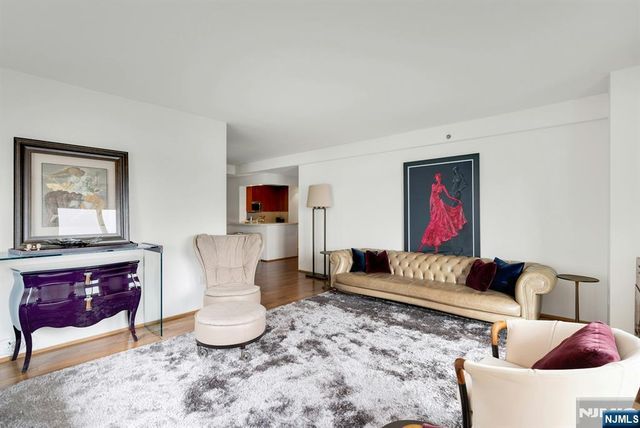 3219 City Place, Edgewater, NJ 07020