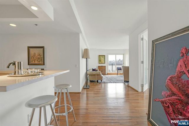 3219 City Place, Edgewater, NJ 07020