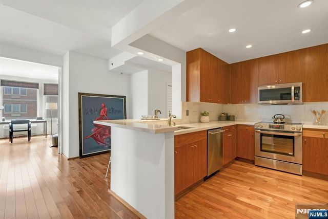 3219 City Place, Edgewater, NJ 07020