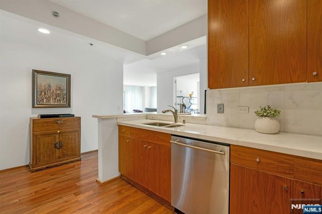 3219 City Place, Edgewater, NJ 07020