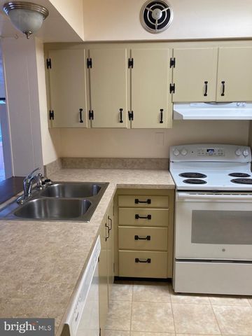 10 MOLLER PKWY #B, Hagerstown, MD 21742