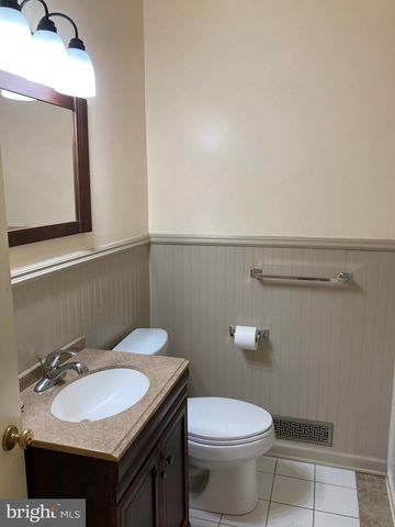 10 MOLLER PKWY #B, Hagerstown, MD 21742
