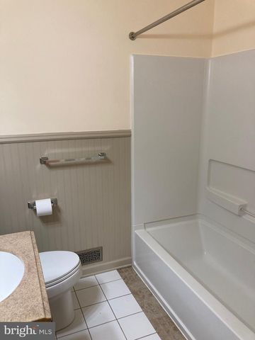 10 MOLLER PKWY #B, Hagerstown, MD 21742