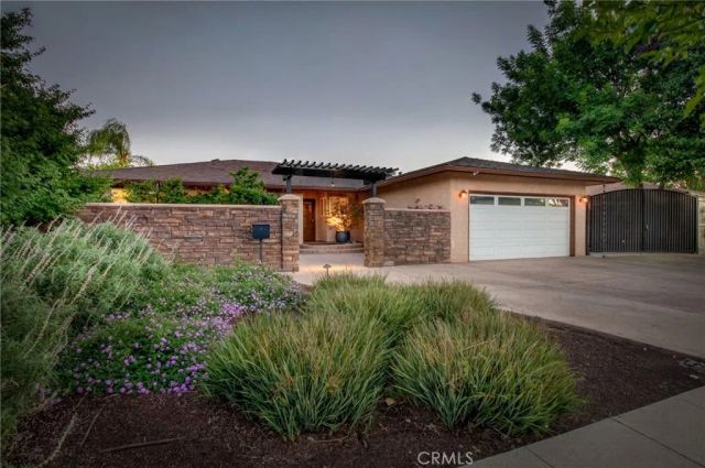2515 E Los Altos, Fresno, CA 93710