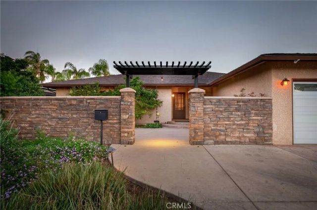 2515 E Los Altos, Fresno, CA 93710