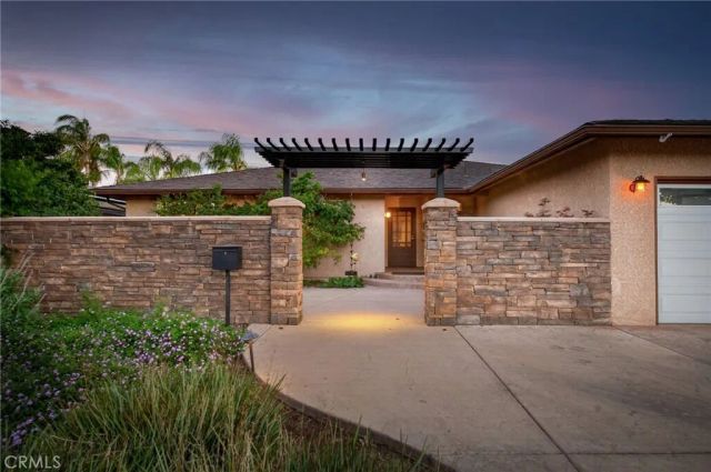 2515 E Los Altos, Fresno, CA 93710