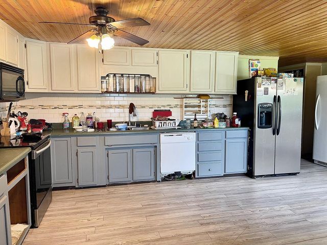 3053 Us Highway 59 N, Livingston, TX 77351