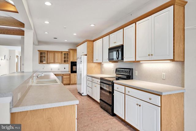 57 ARBORETUM RD, Bernville, PA 19506