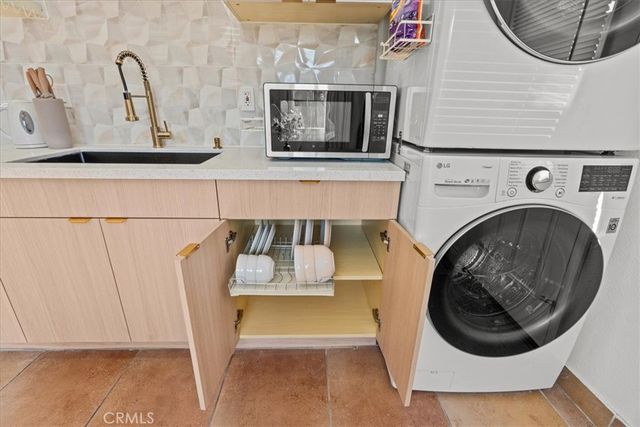 1095 Bonita Street B, Tustin, CA 92780