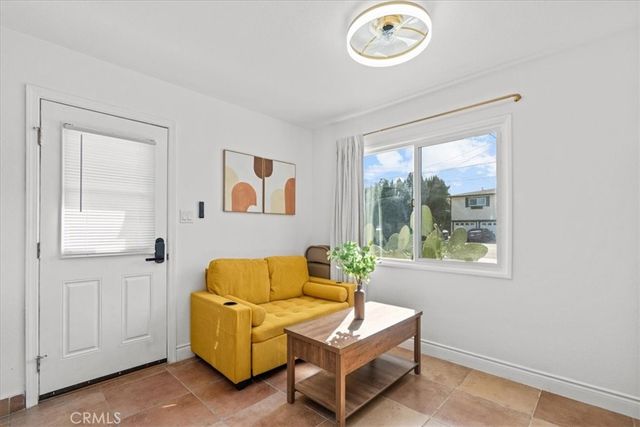 1095 Bonita Street B, Tustin, CA 92780