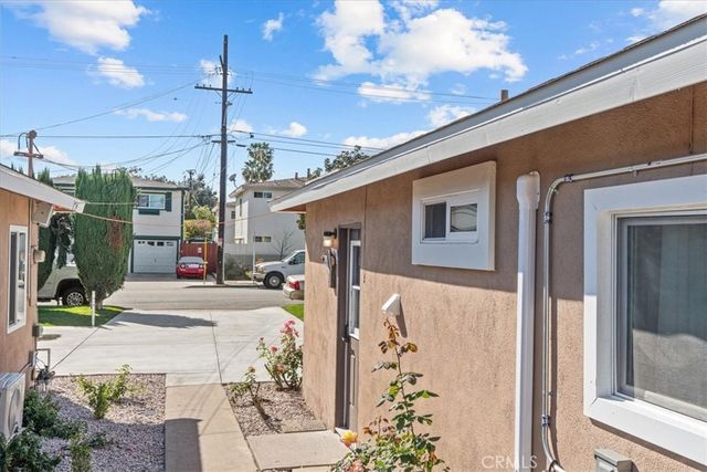 1095 Bonita Street B, Tustin, CA 92780