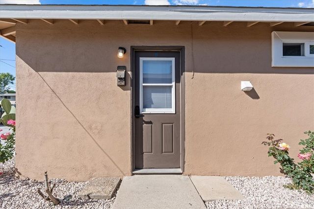 1095 Bonita Street B, Tustin, CA 92780