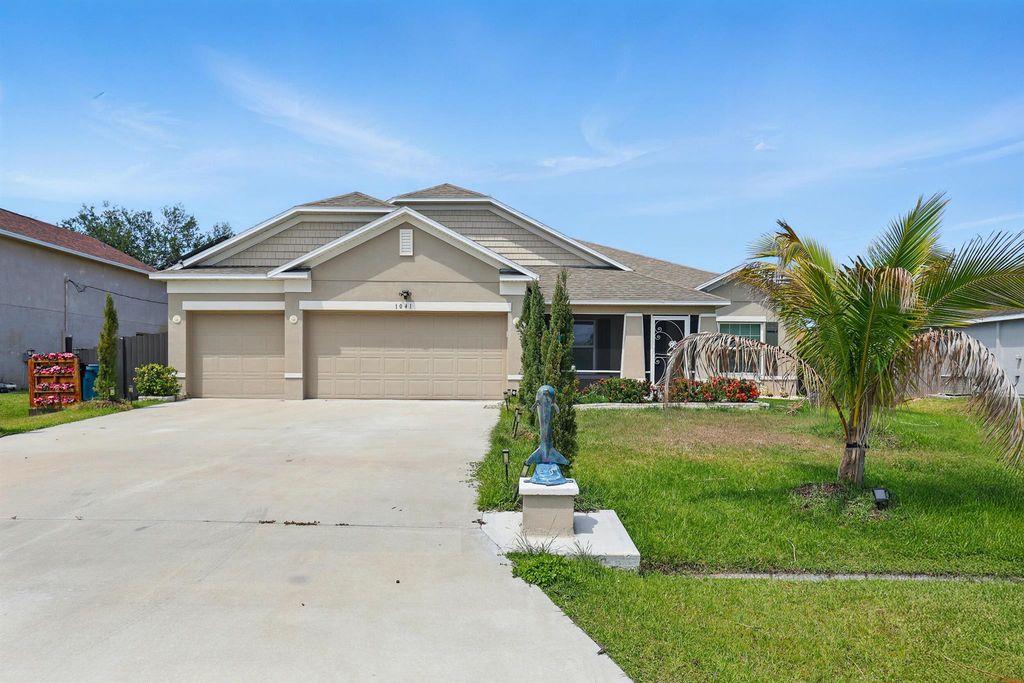 1041 SW Dartmouth Avenue, Port St Lucie, FL 34953