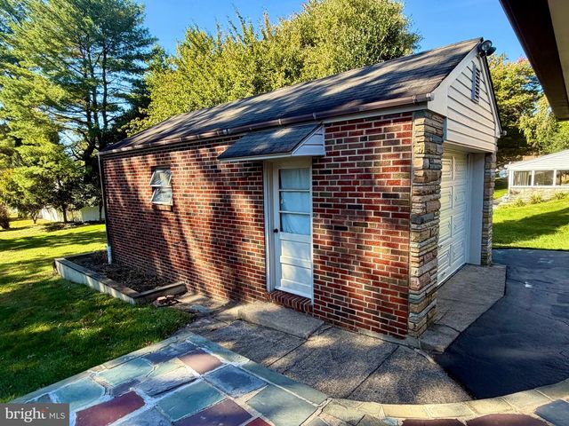 714 STRATFORD DR, Philadelphia, PA 19115