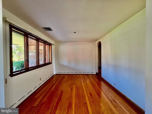 714 STRATFORD DR, Philadelphia, PA 19115