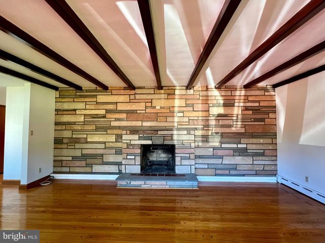 714 STRATFORD DR, Philadelphia, PA 19115