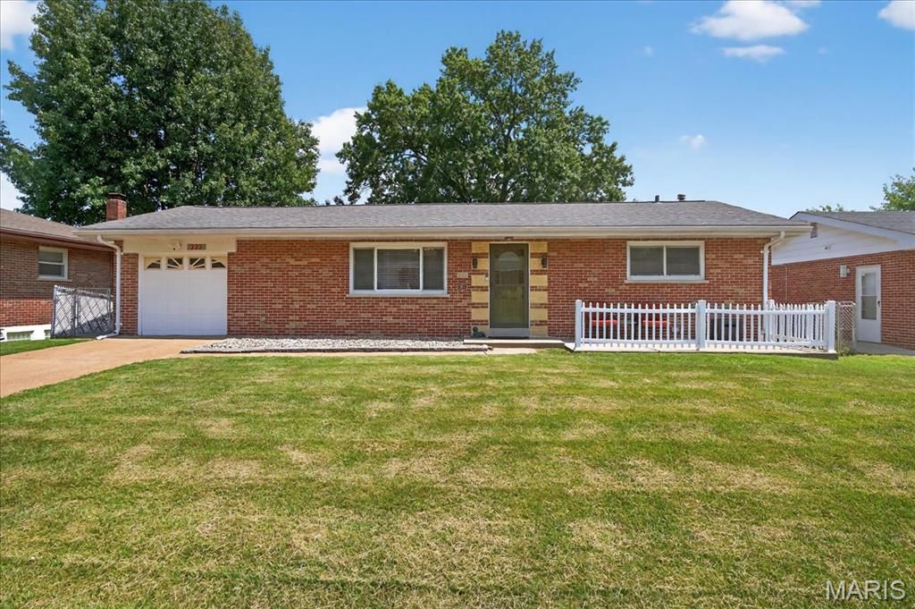 322 Charing Lane, Mehlville, MO 63125