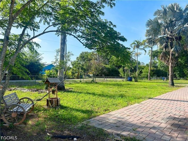 2861 N 2nd ST, North Fort Myers, FL 33917