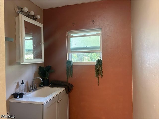 2861 N 2nd ST, North Fort Myers, FL 33917