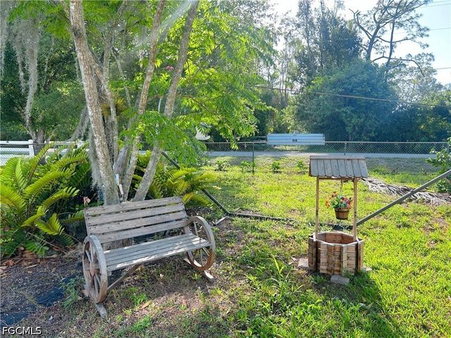 2861 N 2nd ST, North Fort Myers, FL 33917