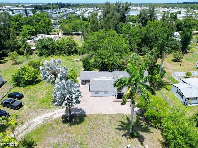 2861 N 2nd ST, North Fort Myers, FL 33917