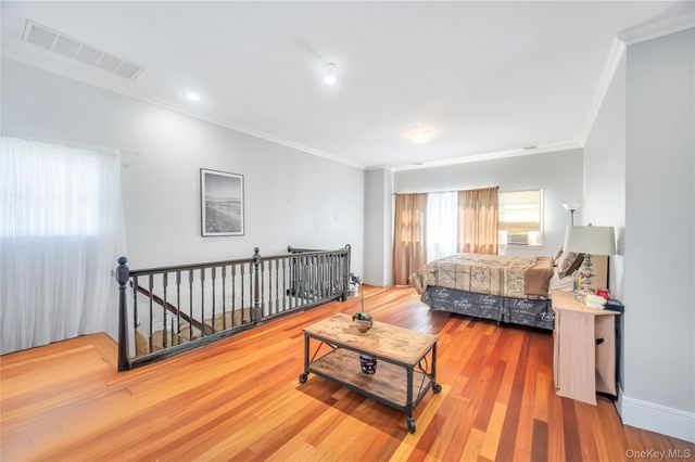 6 Regal Lane, Levittown, NY 11756